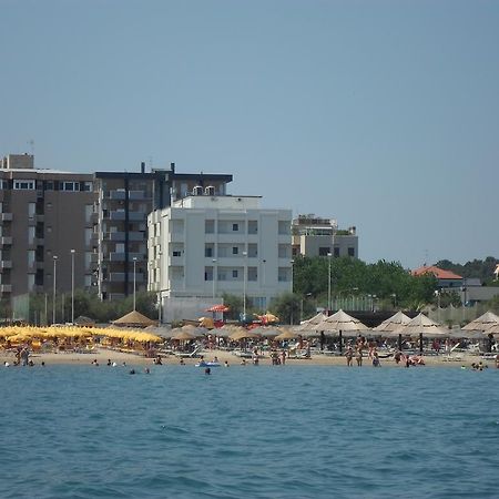 Hotel Mare Pesaro Exteriör bild